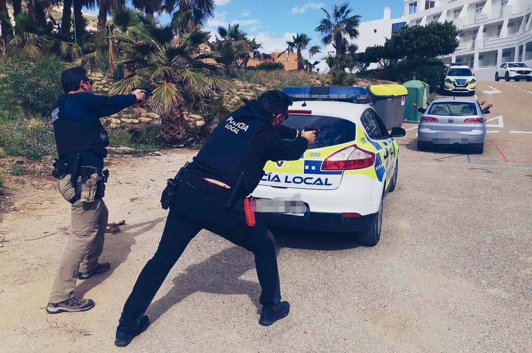 uso-del-vehículo-policial Entrenamiento de bastón BONOWI
